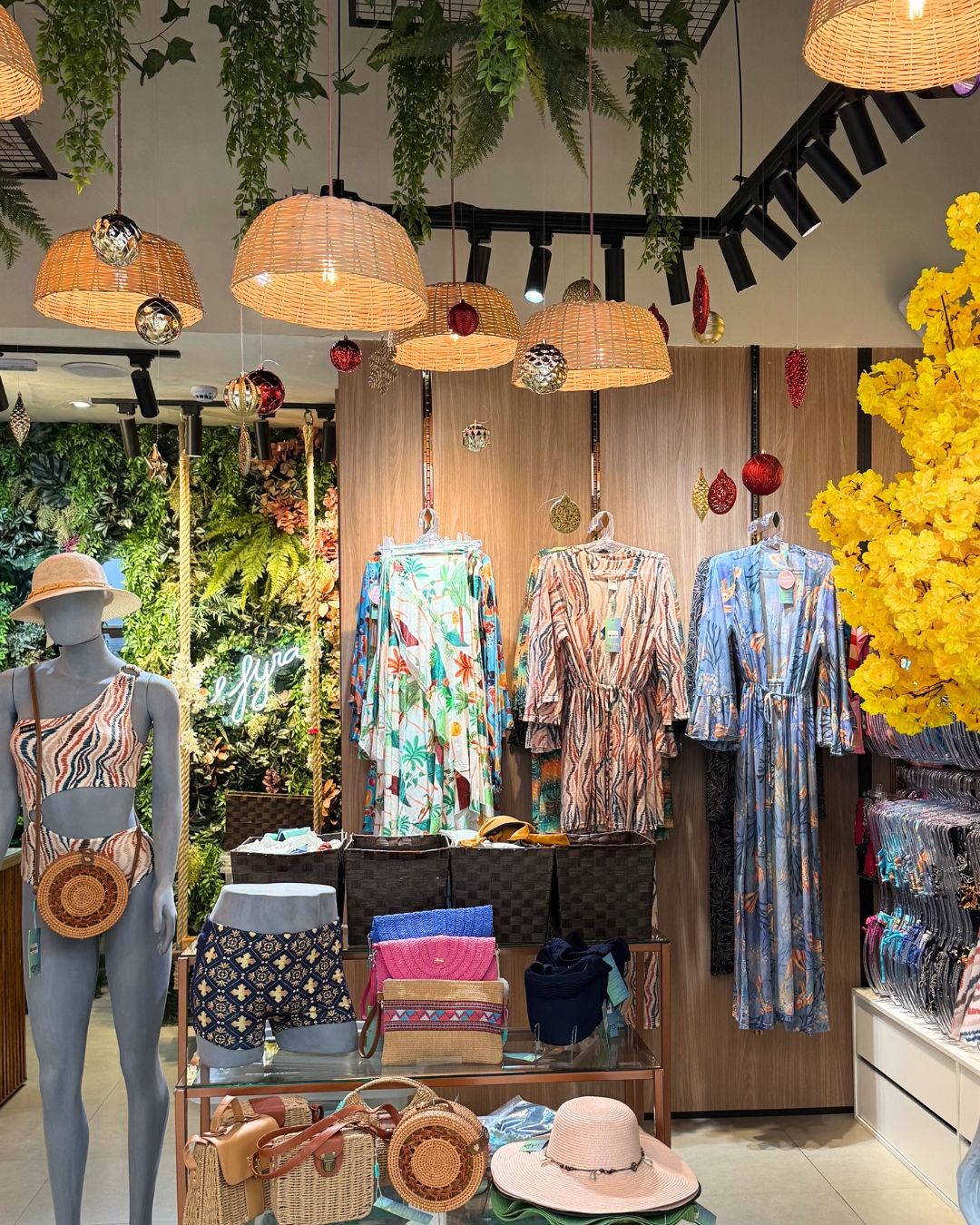 Loja Efyra Beachwear
